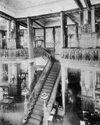 A belvrosi kvhz, Saly Nomi tulajdona