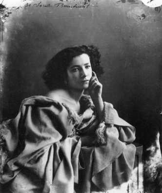 Sarah Bernhardt, 1864 krl, Nadar felvtele. Forrs: Maria Morris Hambourg-Franoise Heilbrun-Philippe Nagu: Nadar. The Metropolitain Museum of Art, New York, 1995