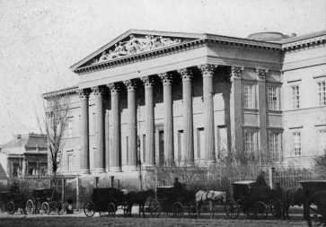 A Nemzeti Mzeum plete vrakoz brkocsikkal, 1870-es vek eleje, vizitkrtya